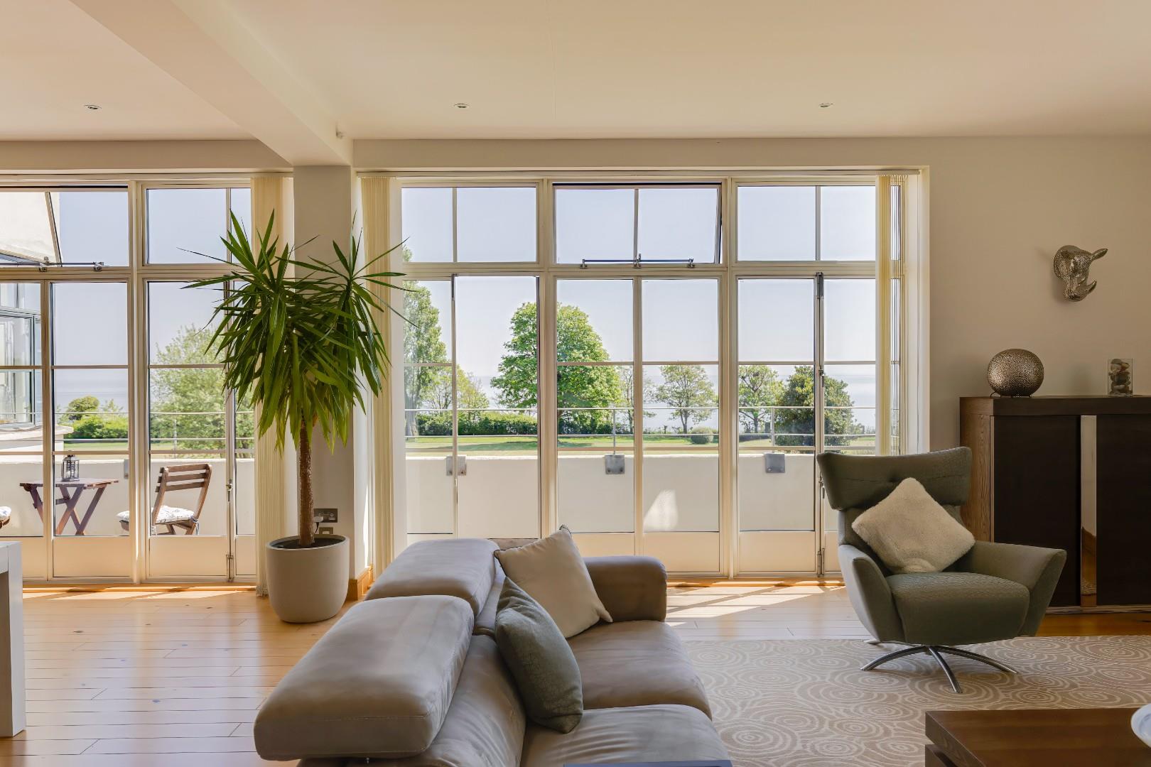 115 Headlands, Hayes Point, Sully, CF64 5QH